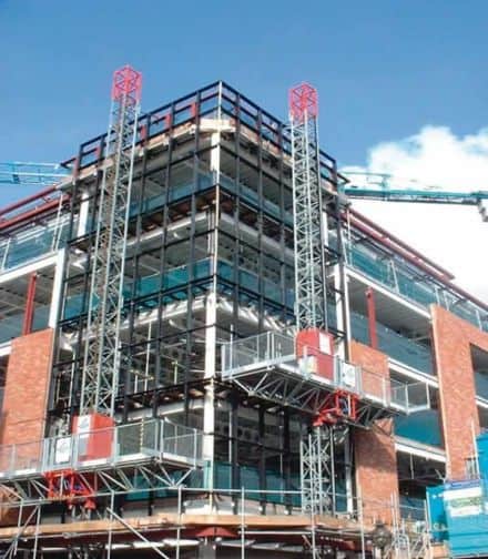 Безопасная аренда строительного подъемника