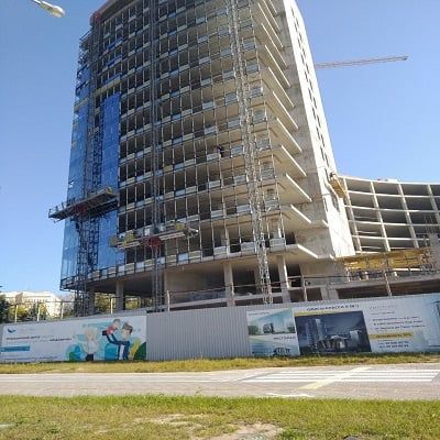 Зубчато реечный мачтовый подъемник